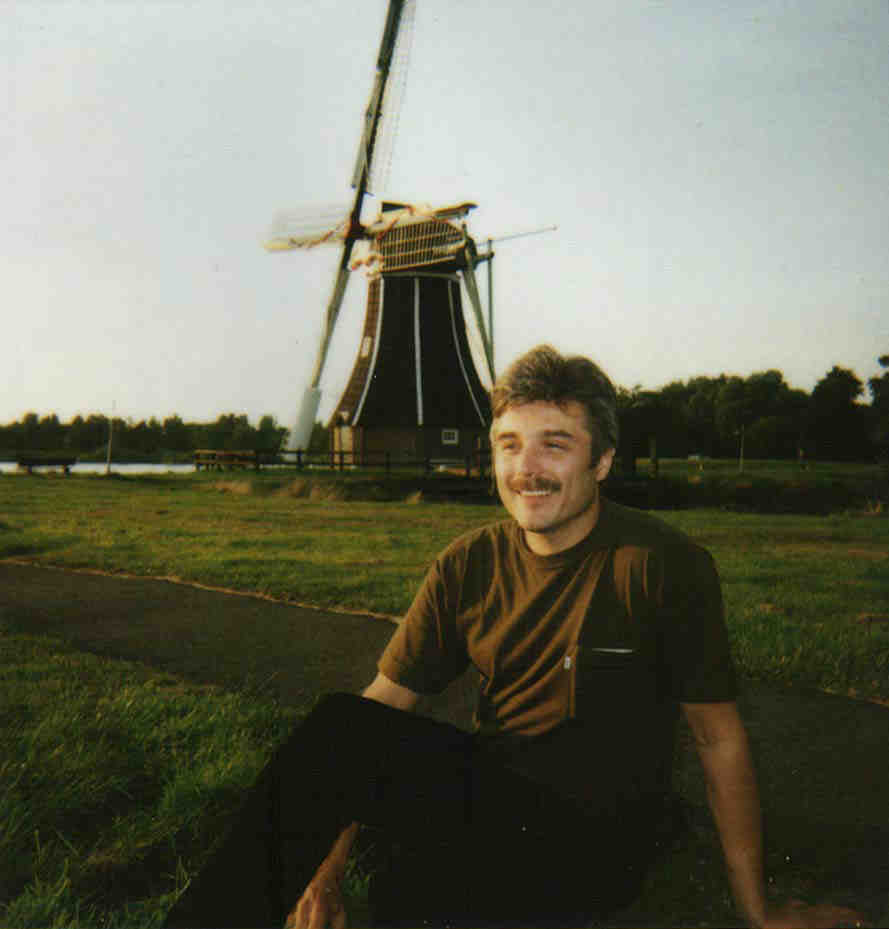 windmill.jpg (40539 bytes)